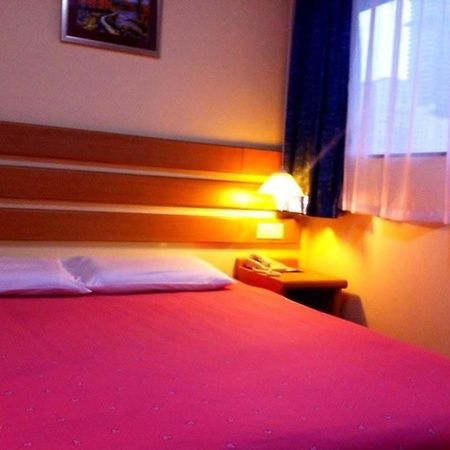 Home Inn Hotel Guiyang Fushui Middle Road Eksteriør billede
