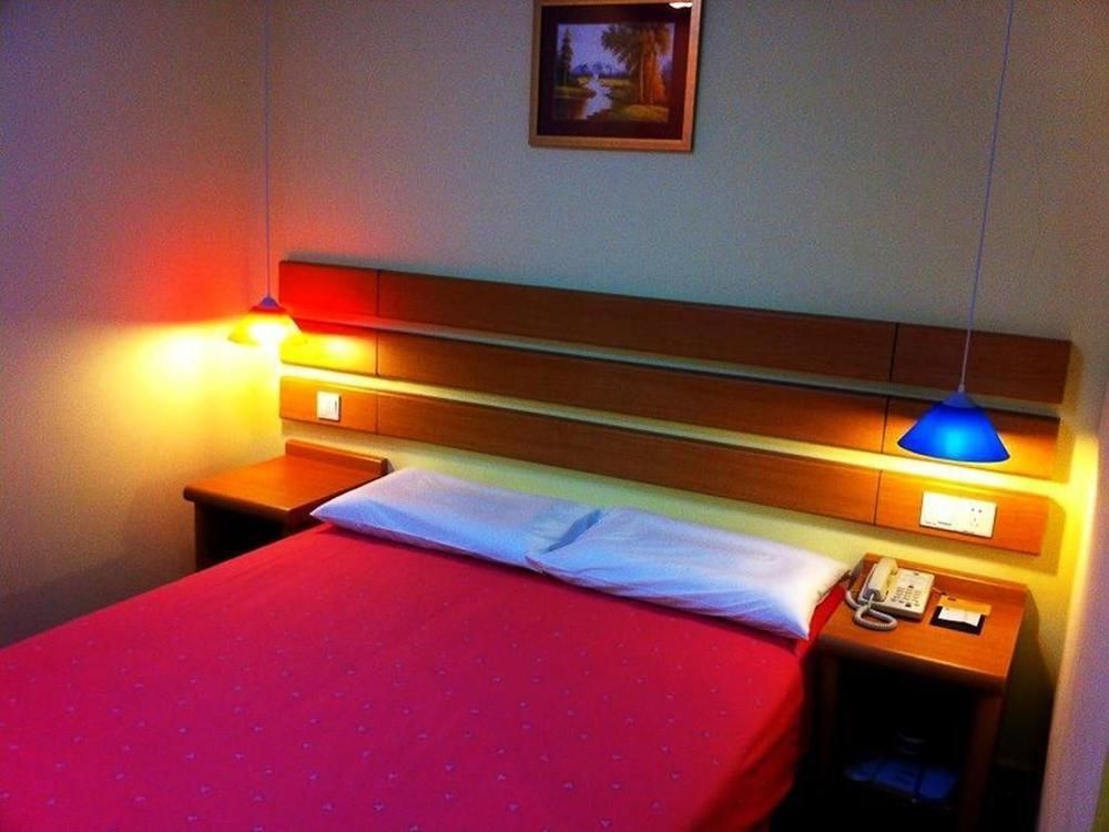 Home Inn Hotel Guiyang Fushui Middle Road Eksteriør billede