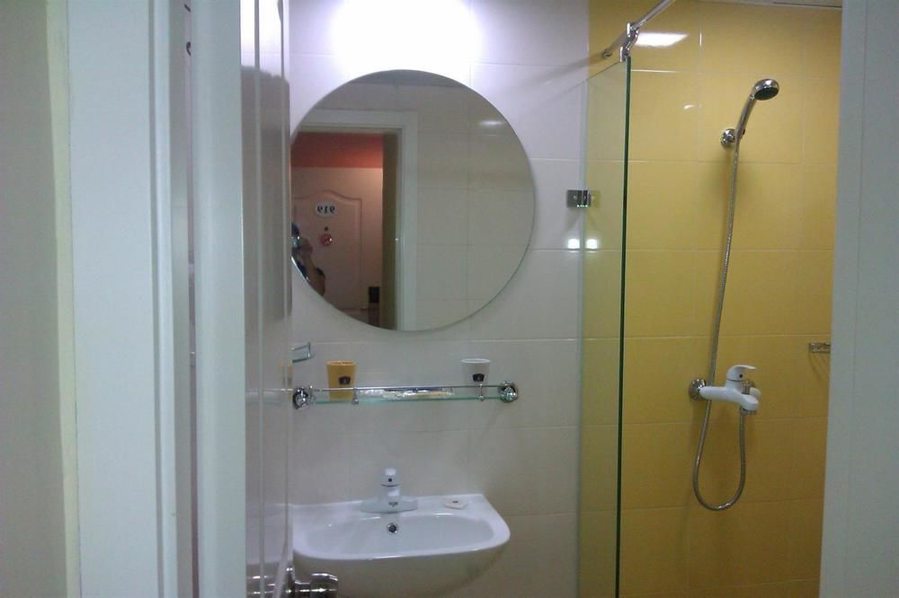 Home Inn Hotel Guiyang Fushui Middle Road Eksteriør billede